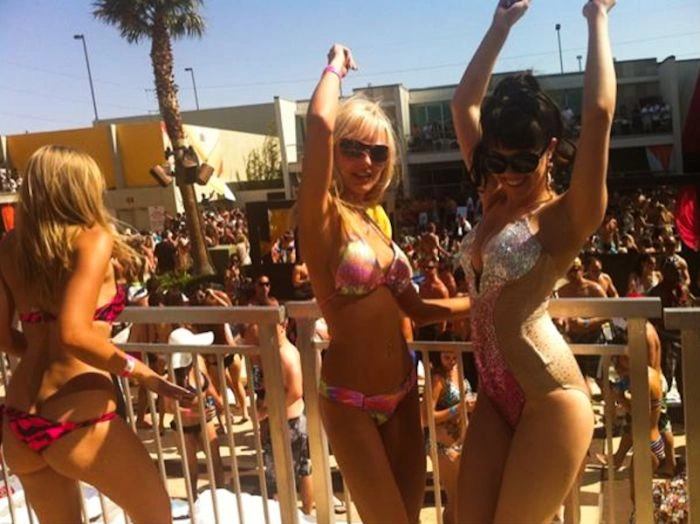 Клер Сінклер стала Міс Плейбой 2011 року (29 фото) – фото 9