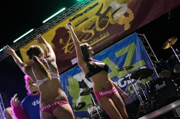 Біг у нижній білизні (55 фото) – фото 10