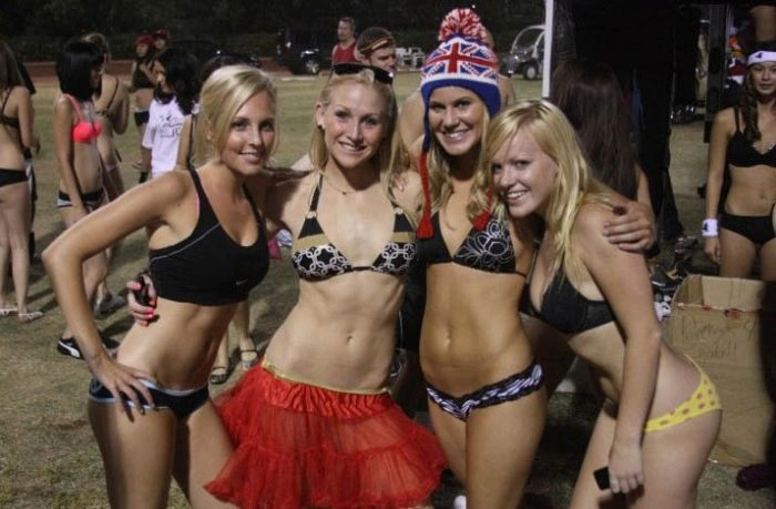 Біг у нижній білизні (55 фото) – фото 34