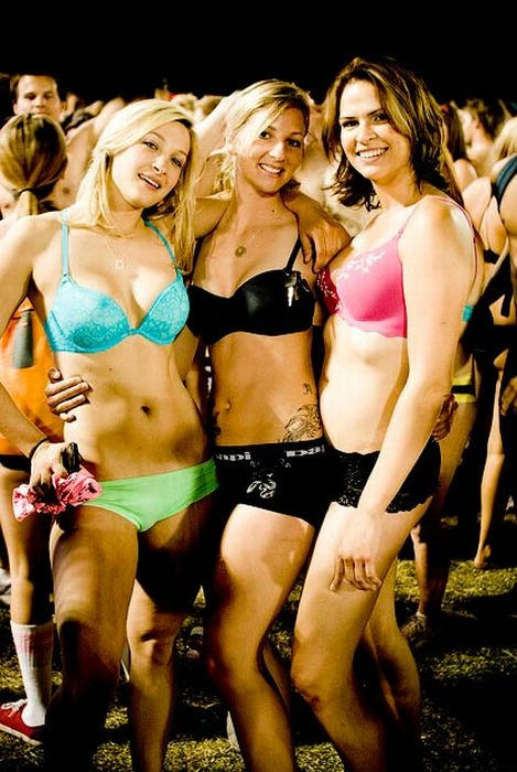 Біг у нижній білизні (55 фото) – фото 50