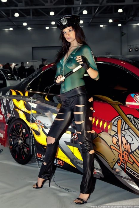 Красиві дівчата на Тюнінг Шоу 2011 в Москві (24 фото) НЮ – фото 4
