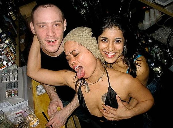 Дівчата хапають одна одну за груди (95 фото) – фото 4