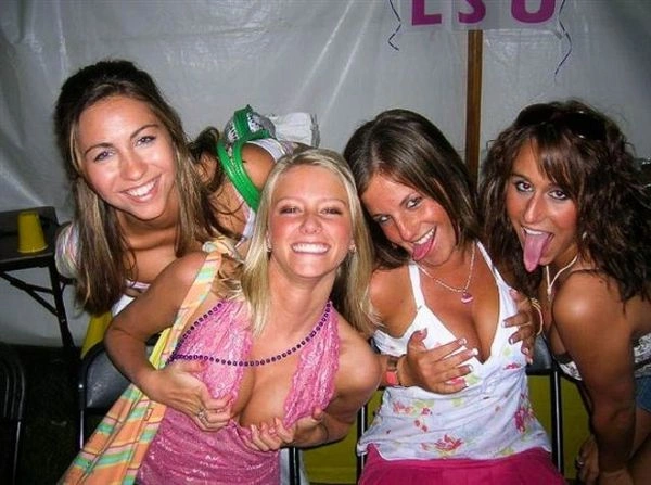 Дівчата хапають одна одну за груди (95 фото) – фото 9