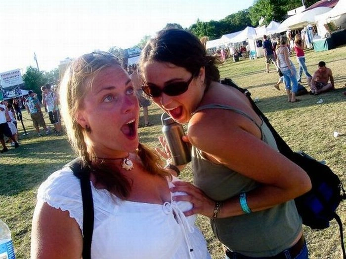 Дівчата хапають одна одну за груди (95 фото) – фото 35