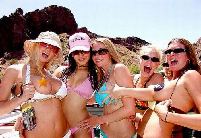 Дівчата хапають одна одну за груди (95 фото) – фото 36