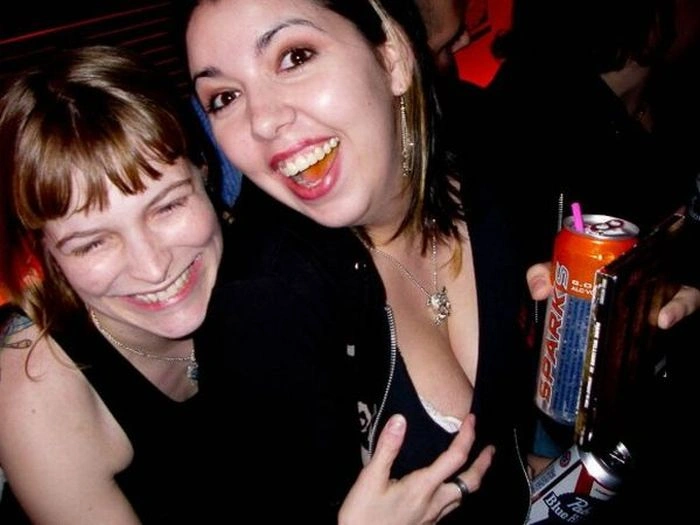 Дівчата хапають одна одну за груди (95 фото) – фото 52