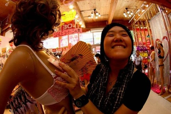 Дівчата хапають одна одну за груди (95 фото) – фото 55