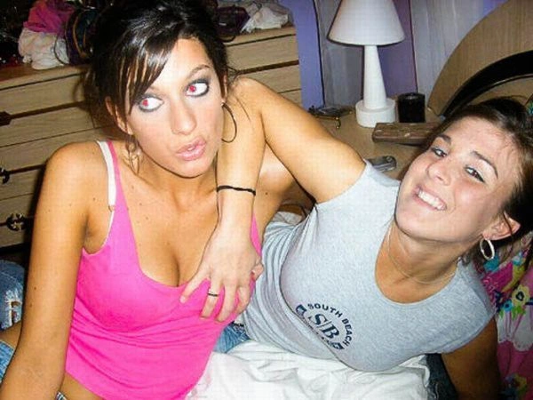 Дівчата хапають одна одну за груди (95 фото) – фото 82