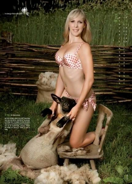 Німецькі фермерки та шведські доярки. Два календарі (24 фото) – фото 5