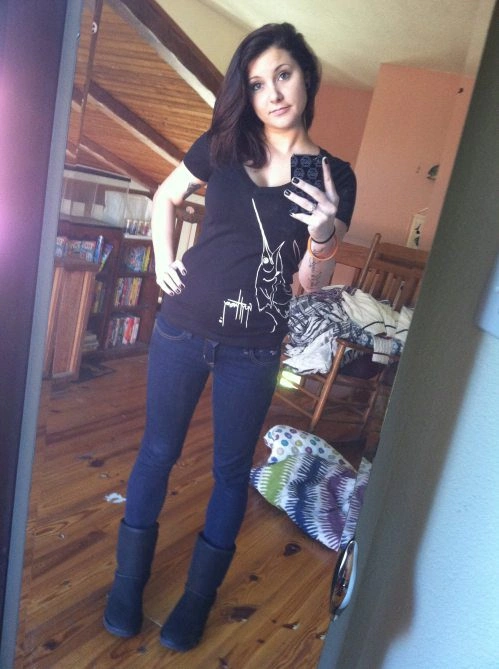 Дівчата фотографують своє відображення в дзеркалі (36 фото) – фото 8