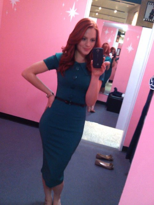 Дівчата фотографують своє відображення в дзеркалі (36 фото) – фото 11