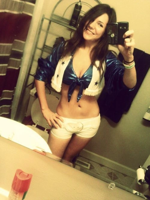 Дівчата фотографують своє відображення в дзеркалі (36 фото) – фото 15