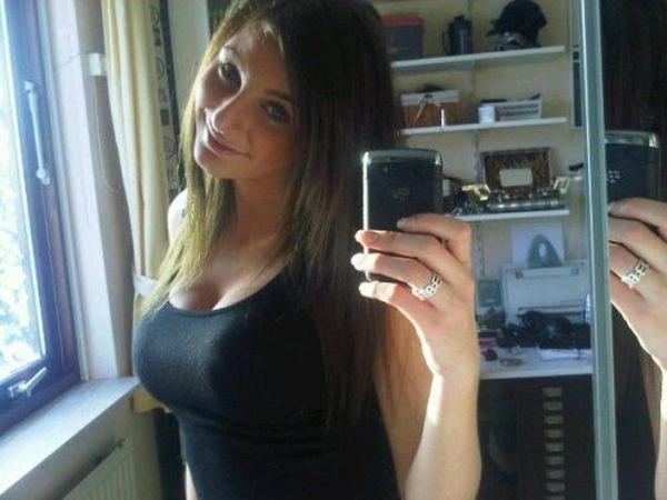 Дівчата фотографують своє відображення в дзеркалі (36 фото) – фото 17