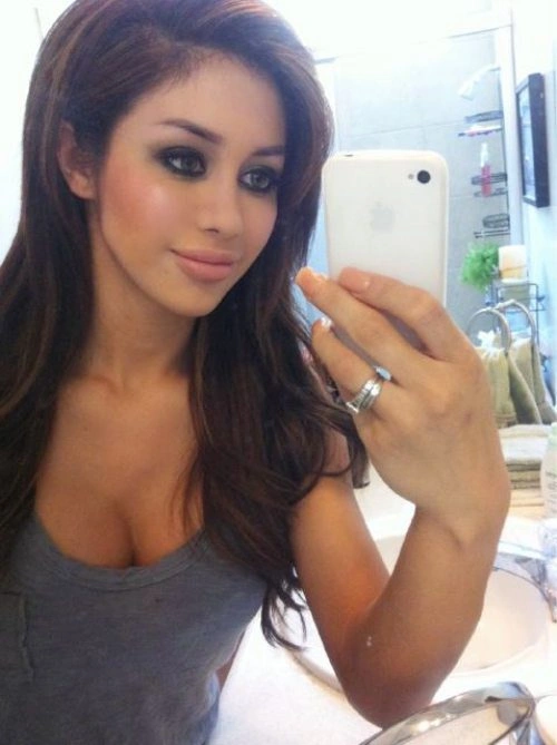 Дівчата фотографують своє відображення в дзеркалі (36 фото) – фото 27