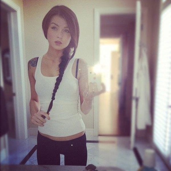 Дівчата фотографують своє відображення в дзеркалі (36 фото) – фото 31