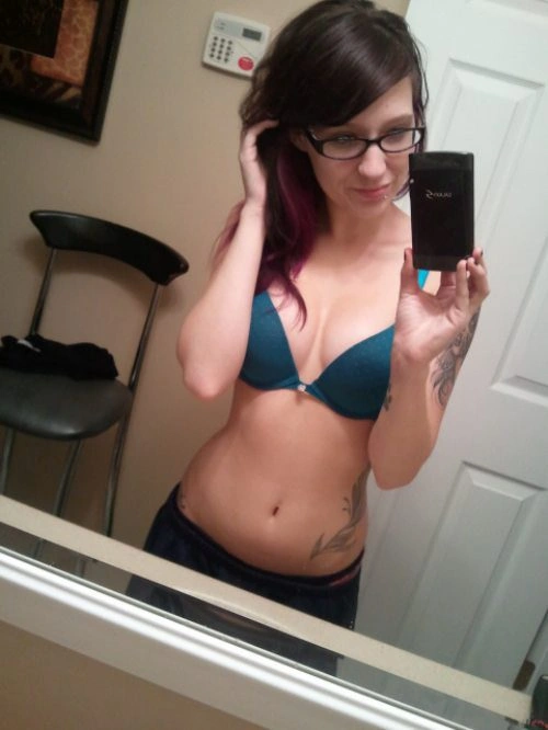 Дівчата фотографують своє відображення в дзеркалі (36 фото) – фото 33