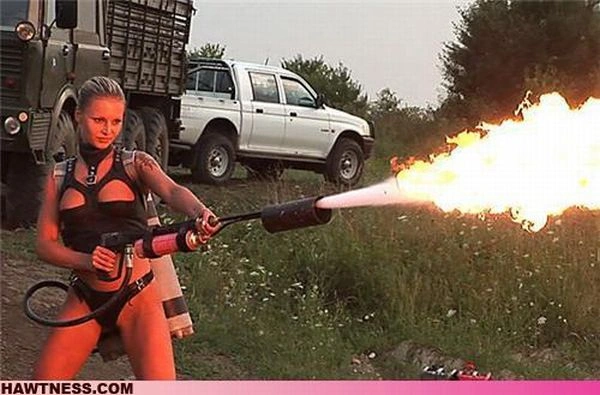 Гарні дівчата, які роблять дивні речі. Частина 3 (50 фото) – фото 7