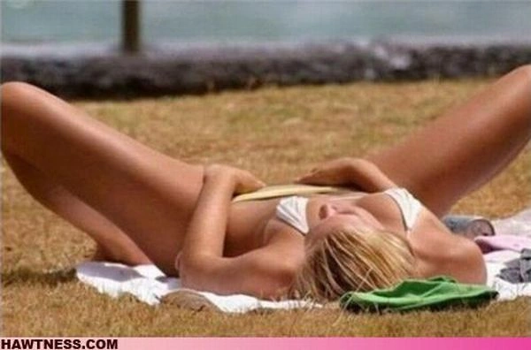 Гарні дівчата, які роблять дивні речі. Частина 3 (50 фото) – фото 24