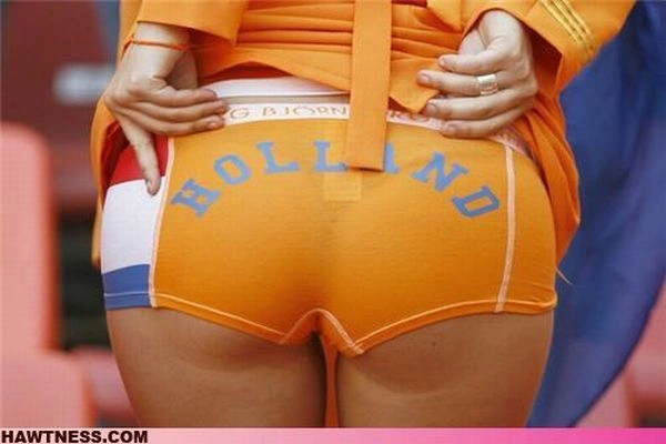 Гарні дівчата, які роблять дивні речі. Частина 3 (50 фото) – фото 30