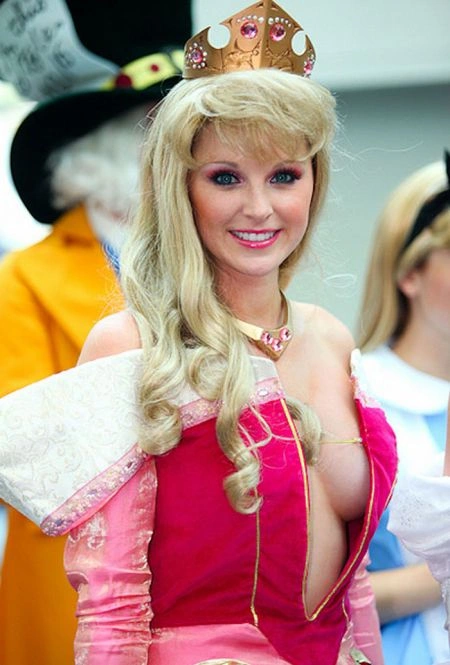 Найсексуальніші декольте Comic Con 2010 (14 фото) – фото 3