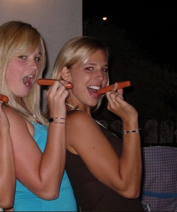 Дівчата їдять хот-доги (78 фото) – фото 62