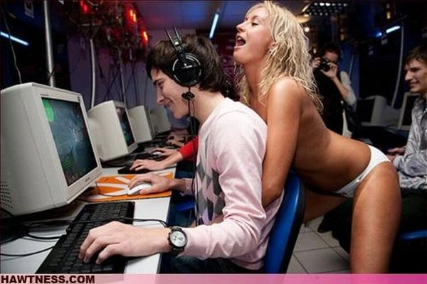 Чарівні дівчата, які займаються дивними речами (70 фото) – фото 5