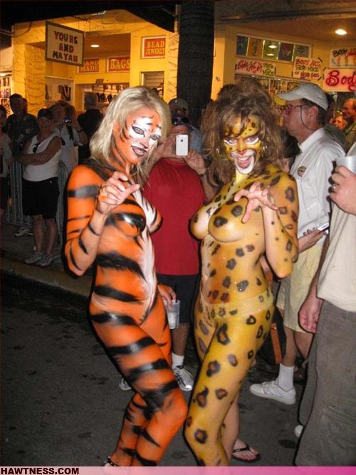 Чарівні дівчата, які займаються дивними речами (70 фото) – фото 10