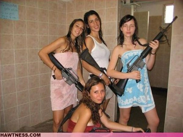 Чарівні дівчата, які займаються дивними речами (70 фото) – фото 12