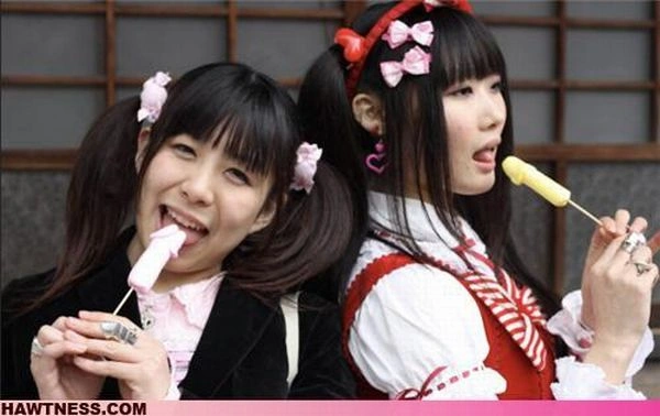 Чарівні дівчата, які займаються дивними речами (70 фото) – фото 19