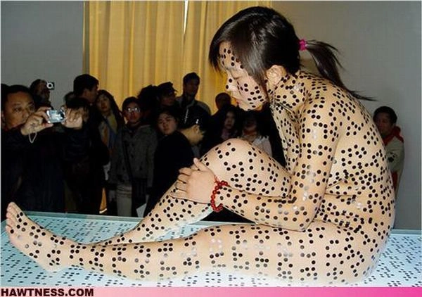 Чарівні дівчата, які займаються дивними речами (70 фото) – фото 28