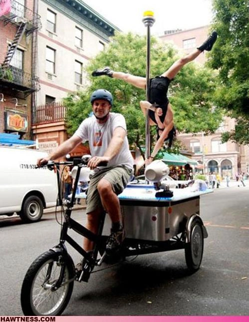 Чарівні дівчата, які займаються дивними речами (70 фото) – фото 40