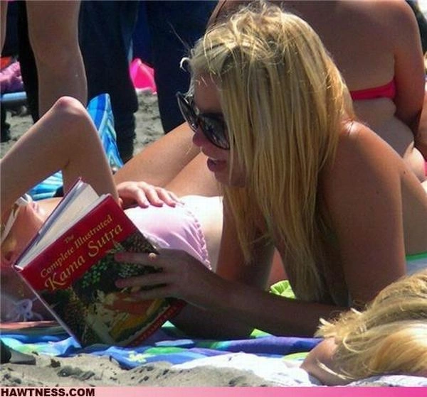 Чарівні дівчата, які займаються дивними речами (70 фото) – фото 50