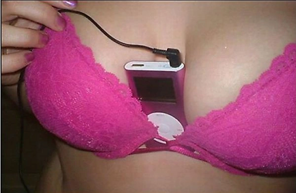 Щось не вміщається в декольте (21 фото) – фото 6