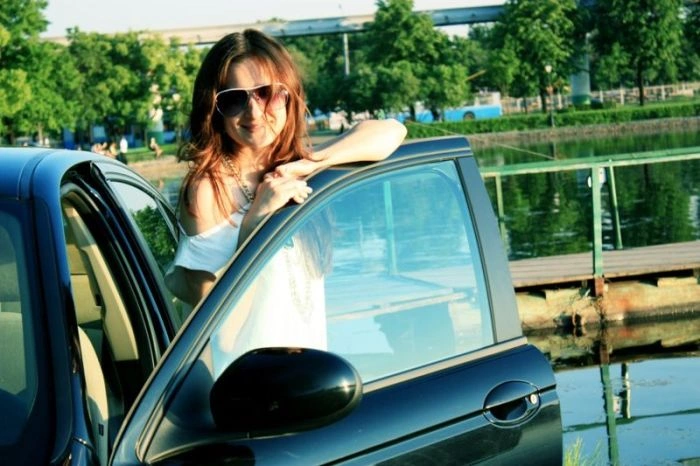 Наші дівчата та їх автомобілі (28 фото) – фото 11