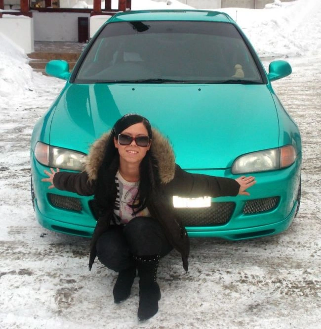 Наші дівчата та їх автомобілі (28 фото) – фото 18