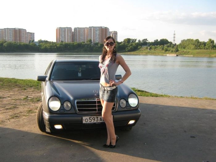 Наші дівчата та їх автомобілі (28 фото) – фото 20