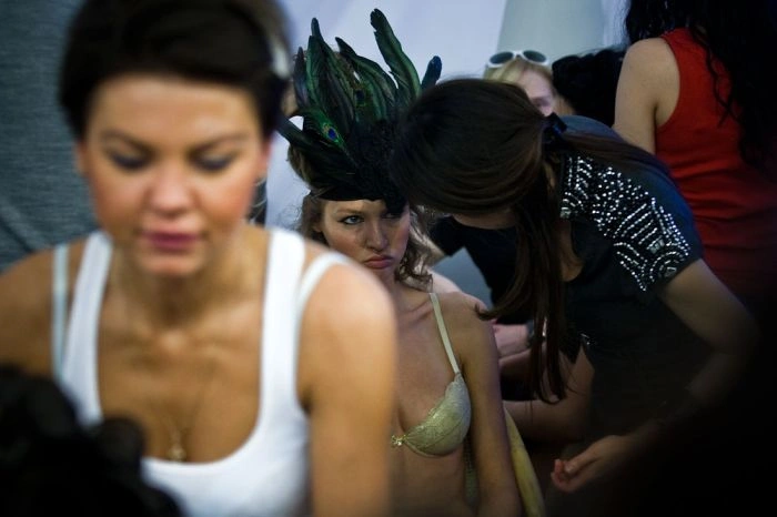 Демонстрація білизни в ГУМі (31 фото) – фото 2