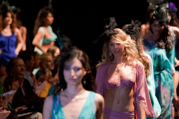 Демонстрація білизни в ГУМі (31 фото) – фото 30