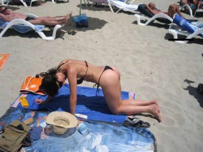 Коли дівчата у купальниках нахиляються (26 фото) – фото 10