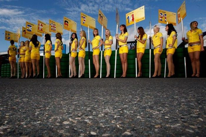 Красиві дівчата з гонок Формули 1 (59 фото) – фото 54