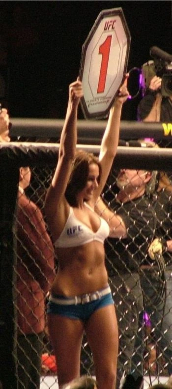 Дівчата з плакатами (85 фото) – фото 40