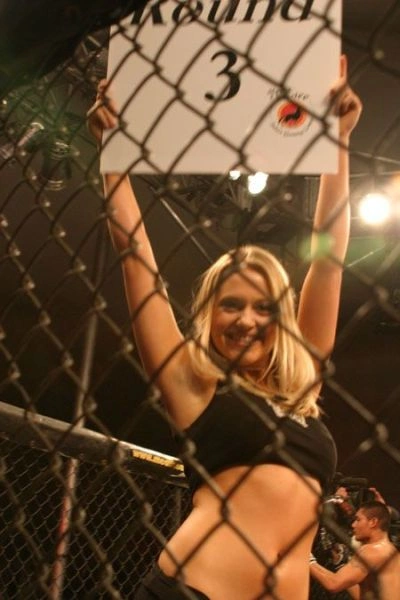 Дівчата з плакатами (85 фото) – фото 71