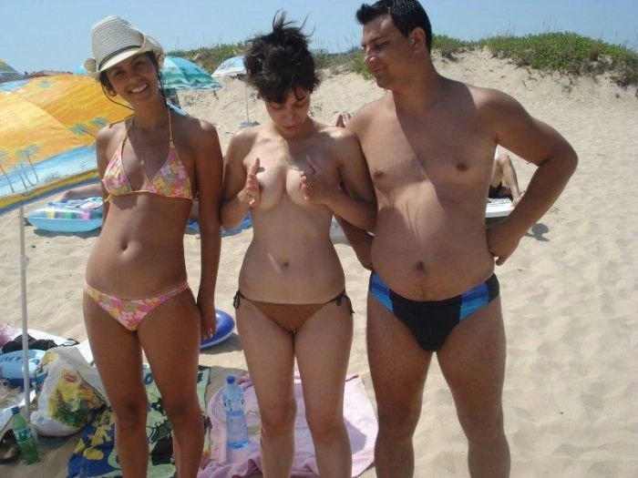 Дівчата, що прикриваються рукою. Частина 3 (24 фото) – фото 11