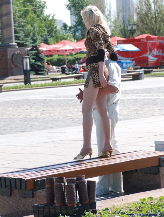 Дівчата, у яких занадто короткі спідниці (111 фото)