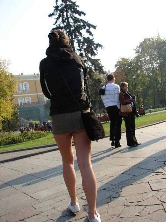 Дівчата, у яких занадто короткі спідниці (111 фото)
