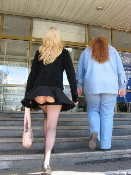 Дівчата, у яких занадто короткі спідниці (111 фото)