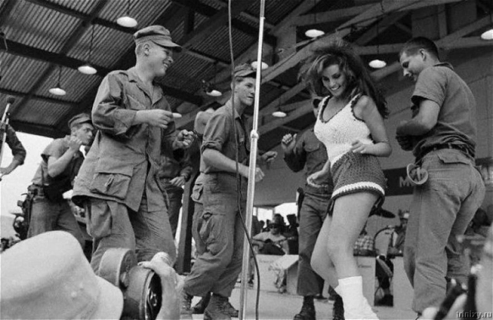 Міні-спідниці 70-х (36 фото) – фото 11