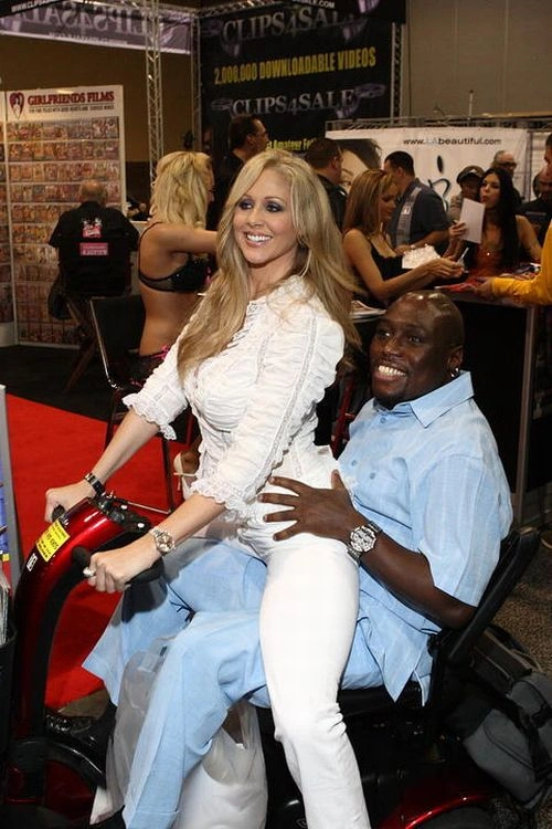 Еротична виставка (39 фото) – фото 7