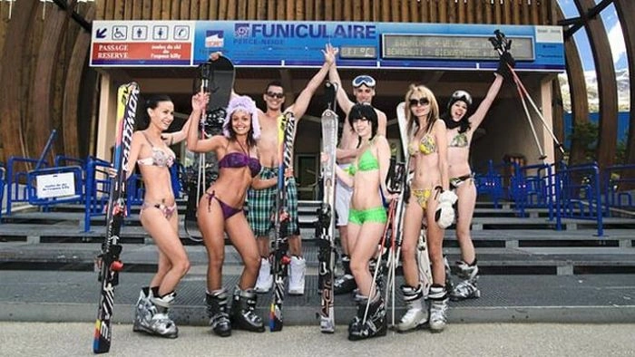 У купальниках на лижах (33 фото) – фото 17