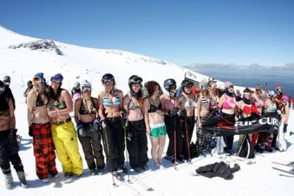 У купальниках на лижах (33 фото) – фото 21